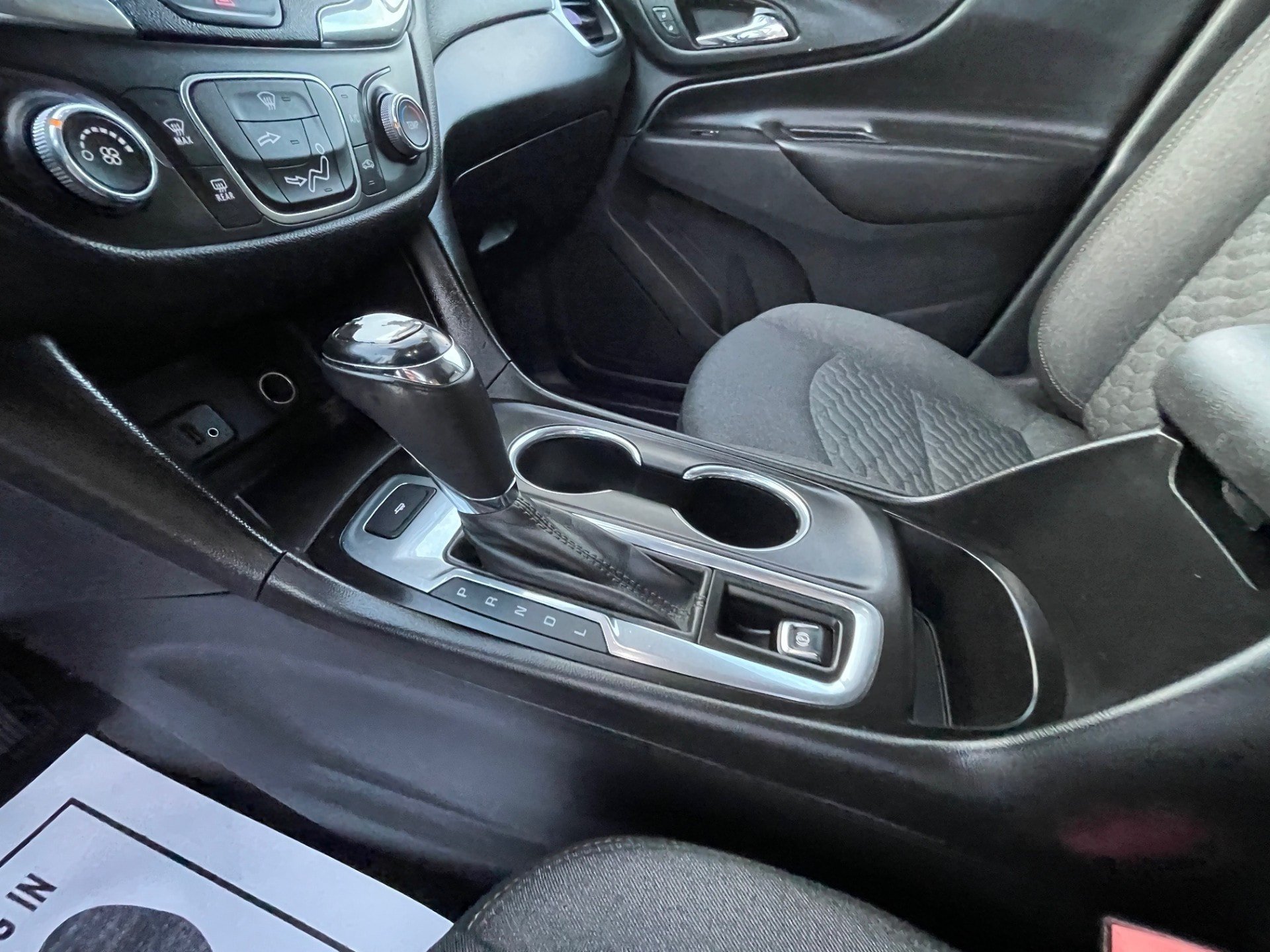 Used 2018 Chevrolet Equinox LT FWD image 16