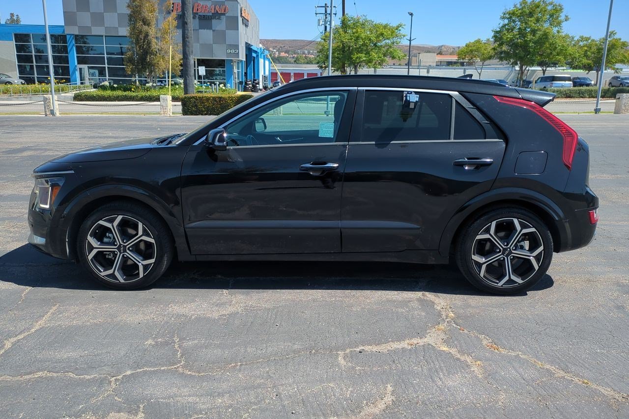 Certified 2023 Kia Niro SX Touring FWD image 9