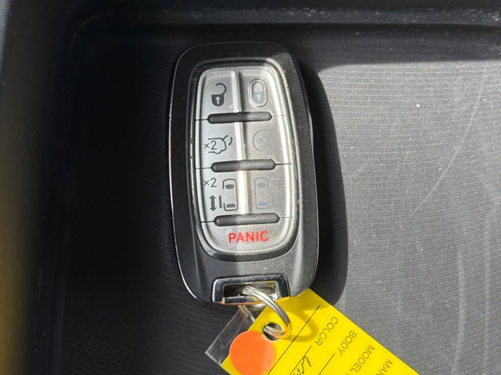 Used 2025 Chrysler Pacifica Select image 26