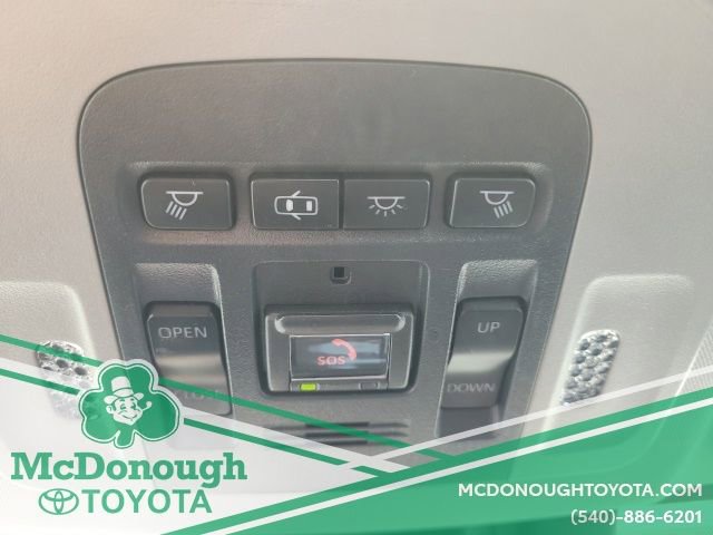 Used 2020 Toyota Camry SE w/ Sunroof Package image 20