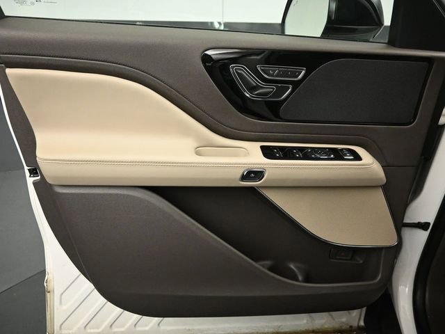 Used 2023 Lincoln Aviator AWD w/ Premium Package image 21