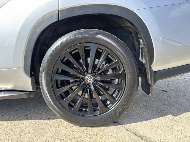 Used 2023 Toyota Highlander XSE FWD image 16