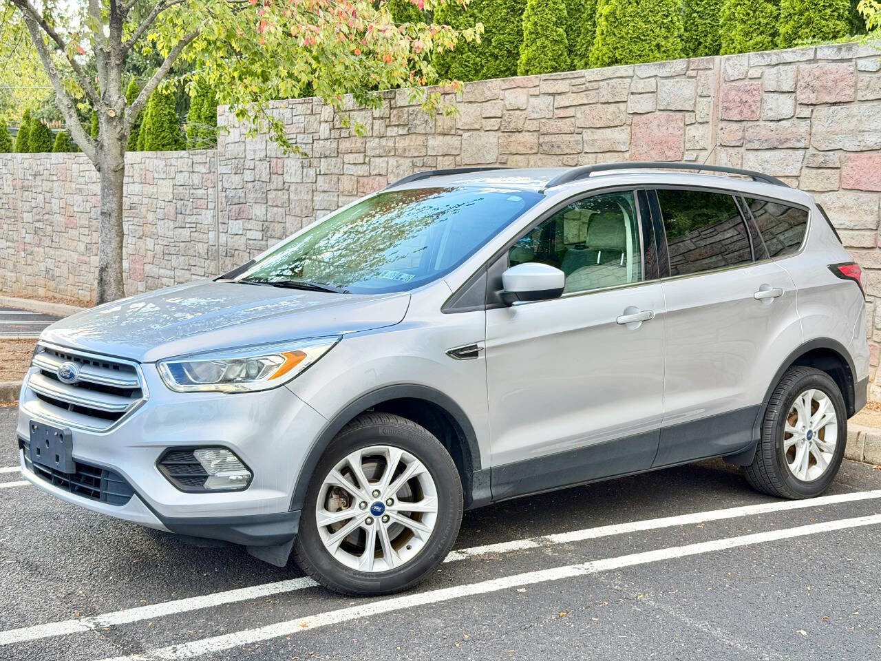 Used 2017 Ford Escape SE w/ SE Leather Comfort Package image 16
