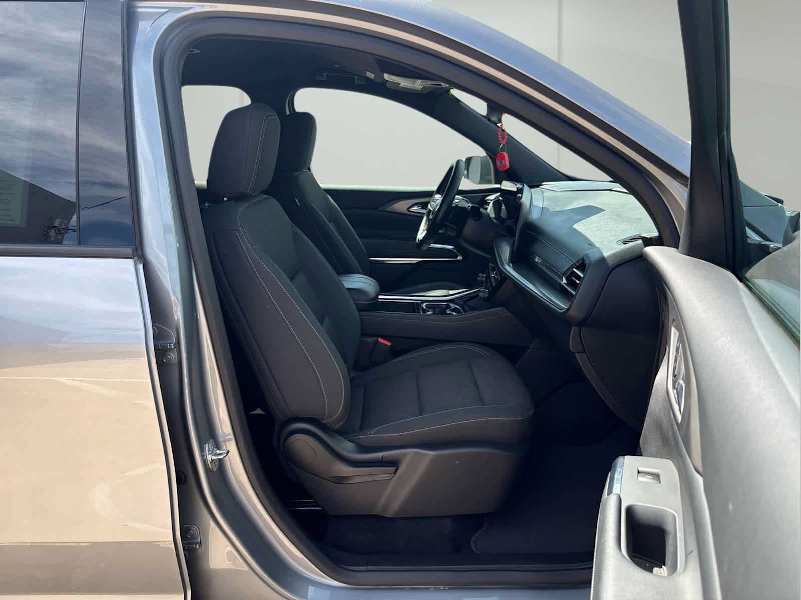 Used 2026 Chevrolet Traverse LT FWD image 17