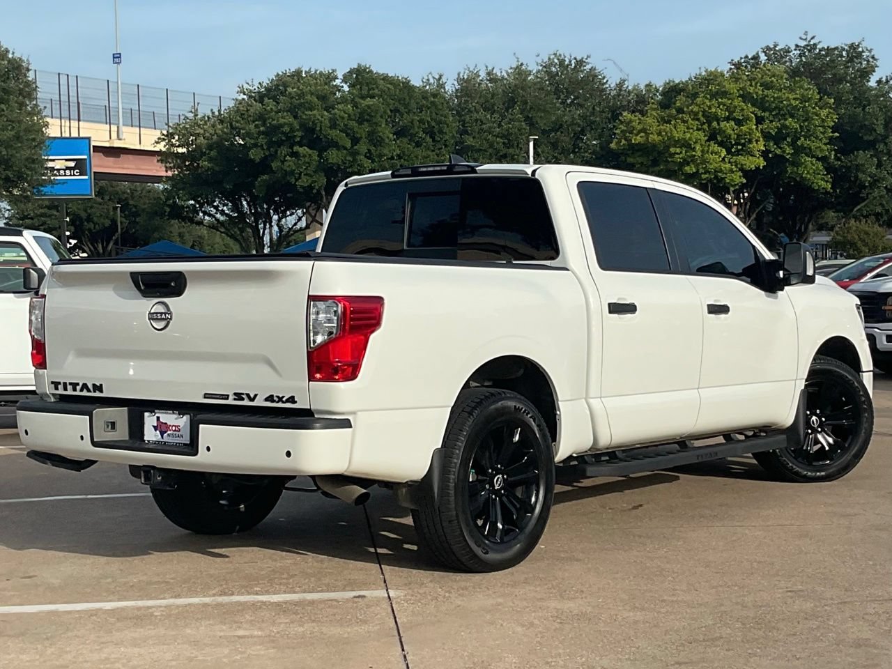 Used 2023 Nissan Titan SV w/ SV Convenience Package AWD/4WD image 4