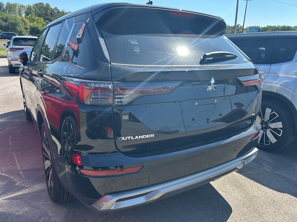 New 2025 Mitsubishi Outlander SE image 3