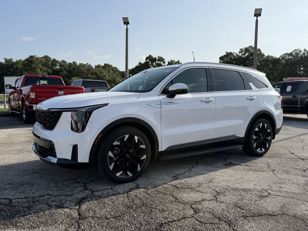 Certified 2025 Kia Sorento EX FWD image 9