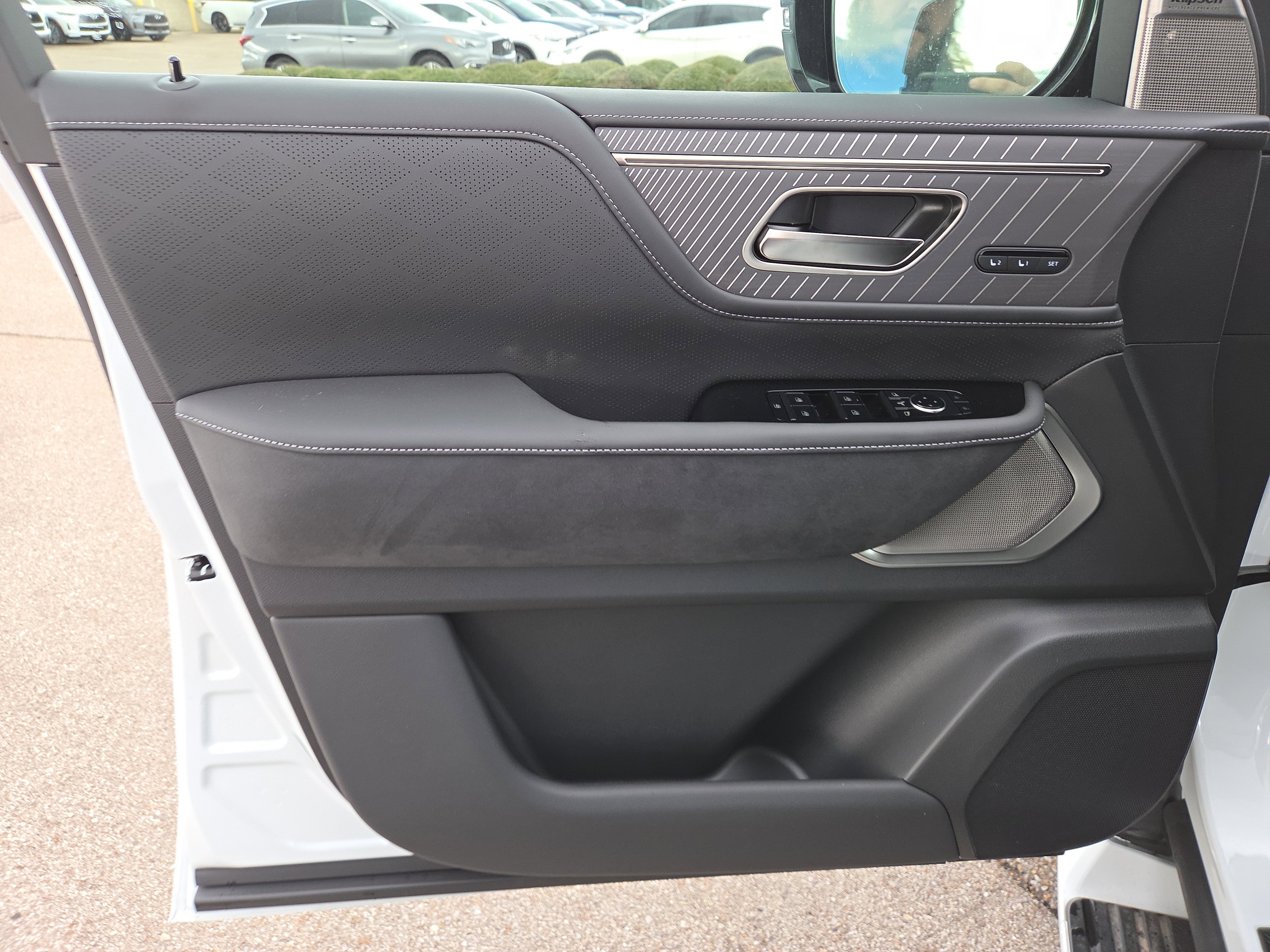 New 2026 INFINITI QX80 Autograph w/ Premium Cargo Package image 5