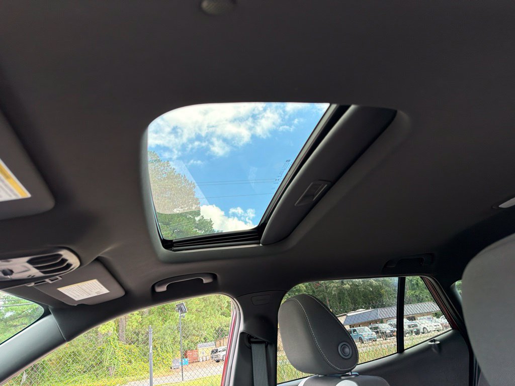 Used 2024 Chevrolet Trax RS w/ Sunroof Package FWD image 19