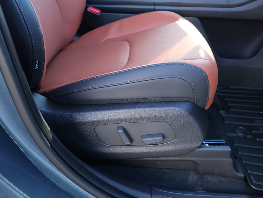New 2027 Kia Carnival SX w/ Dark Edition Package FWD image 9