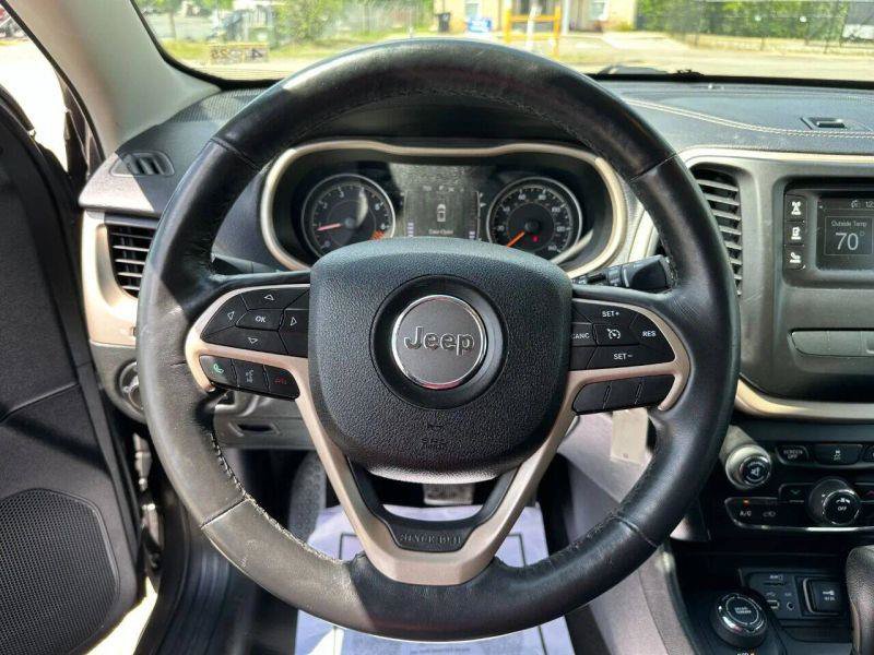 Used 2015 Jeep Cherokee Latitude w/ Cold Weather Group AWD/4WD image 16