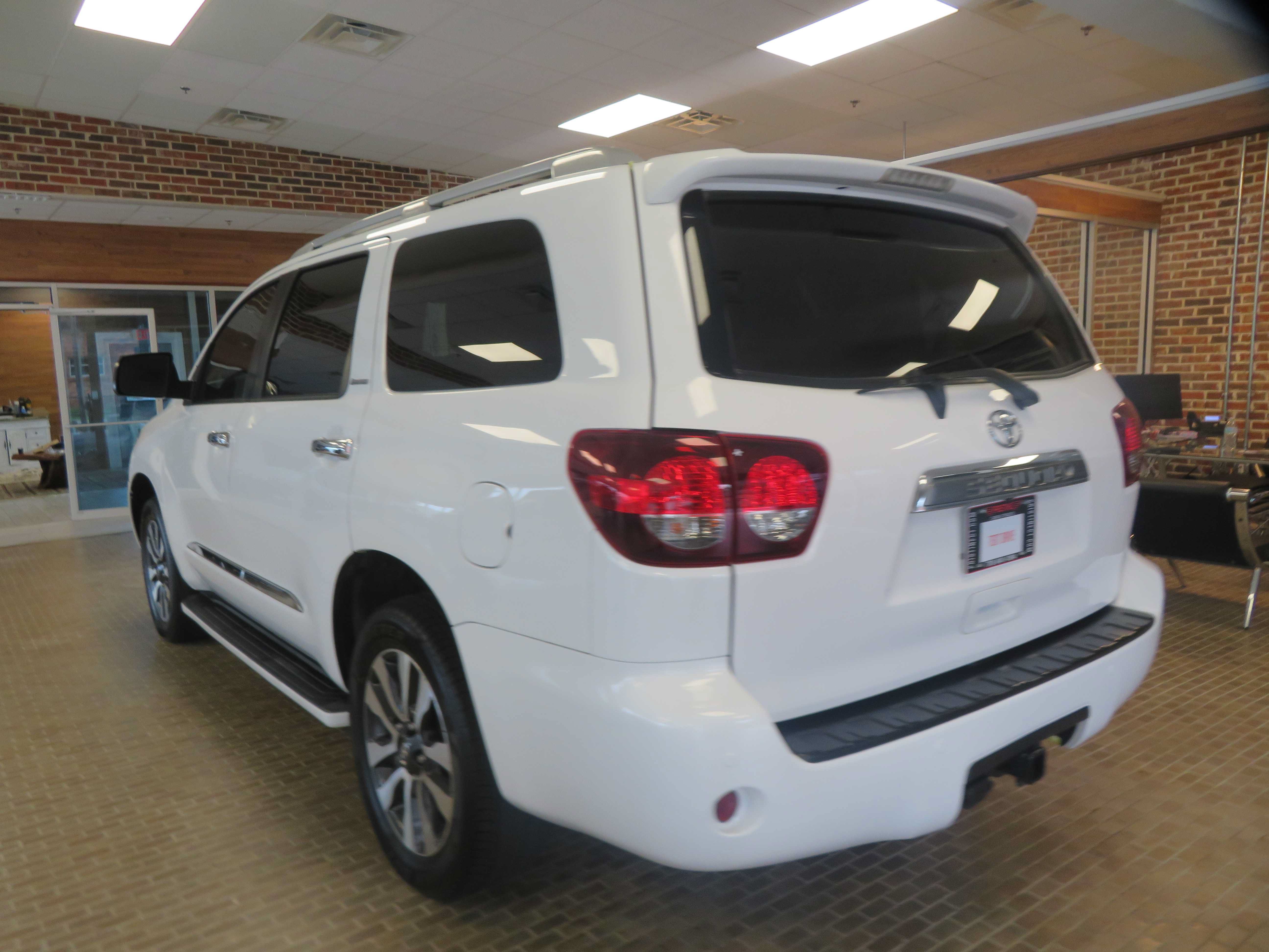 Used 2018 Toyota Sequoia Limited w/ Safety & Convenience Package AWD/4WD image 6
