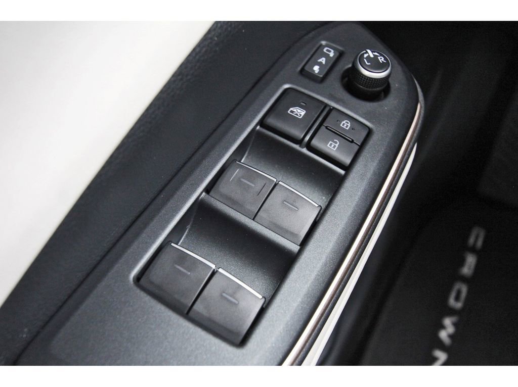 Used 2023 Toyota Crown Limited image 26