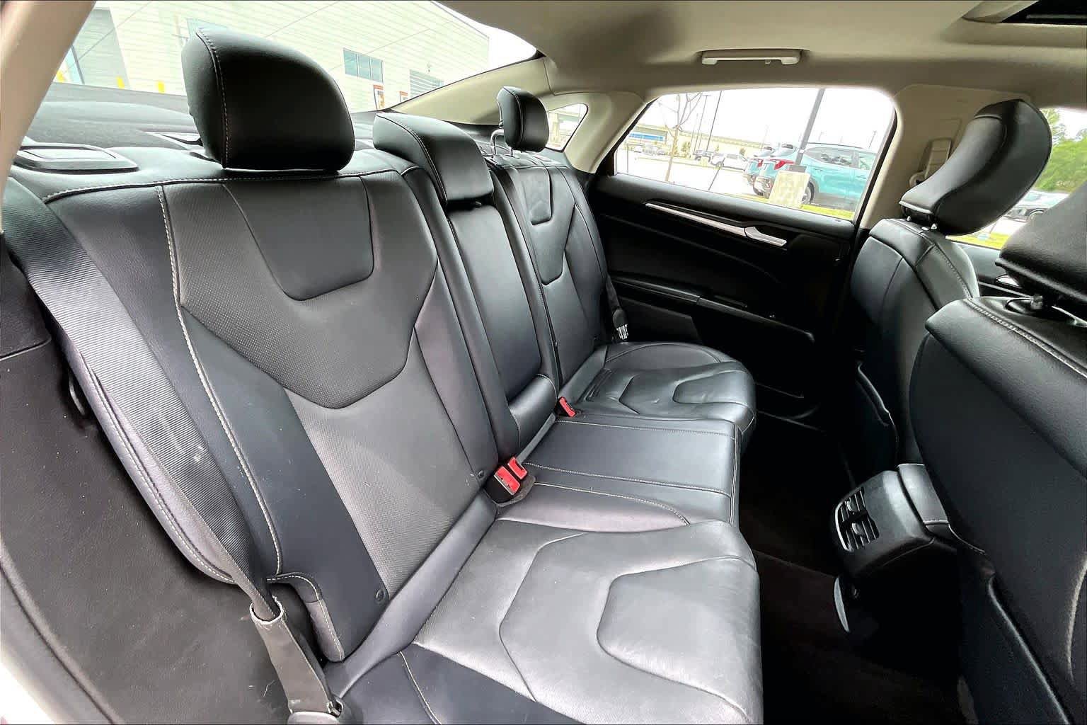 Used 2019 Ford Fusion Titanium FWD image 19