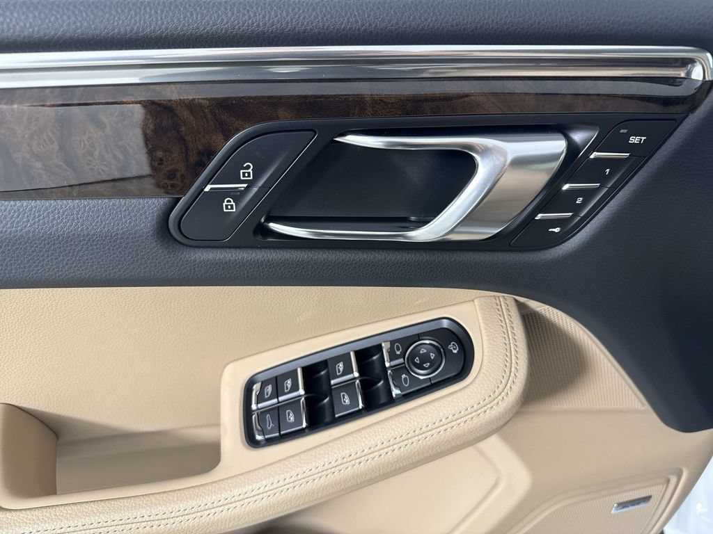 New 2026 Porsche Macan AWD/4WD image 33