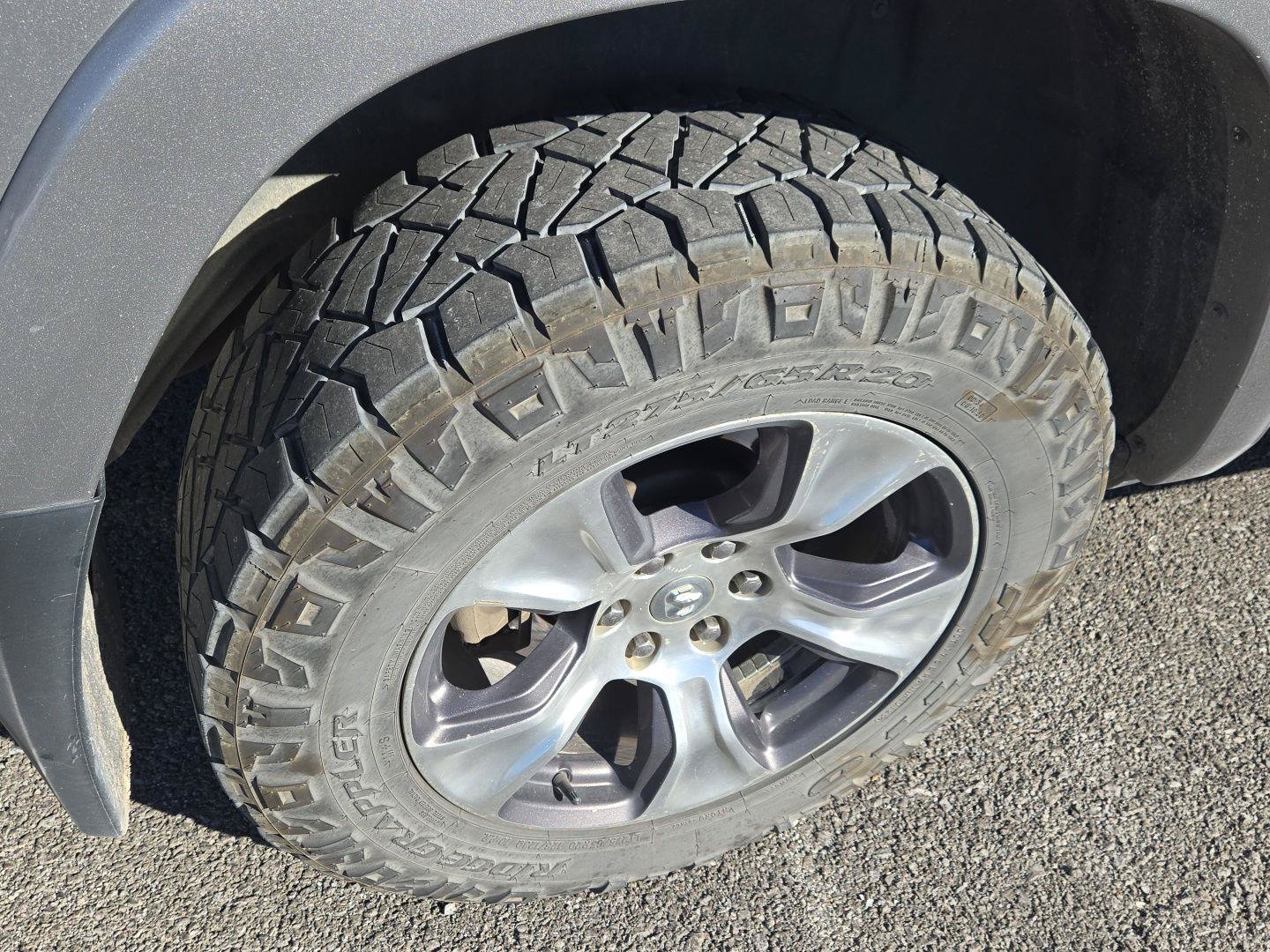 Used 2019 RAM 1500 Laramie AWD/4WD image 10