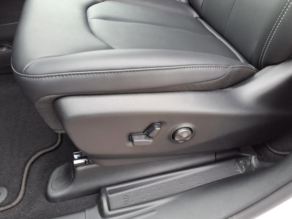 New 2026 Chrysler Pacifica Select image 16