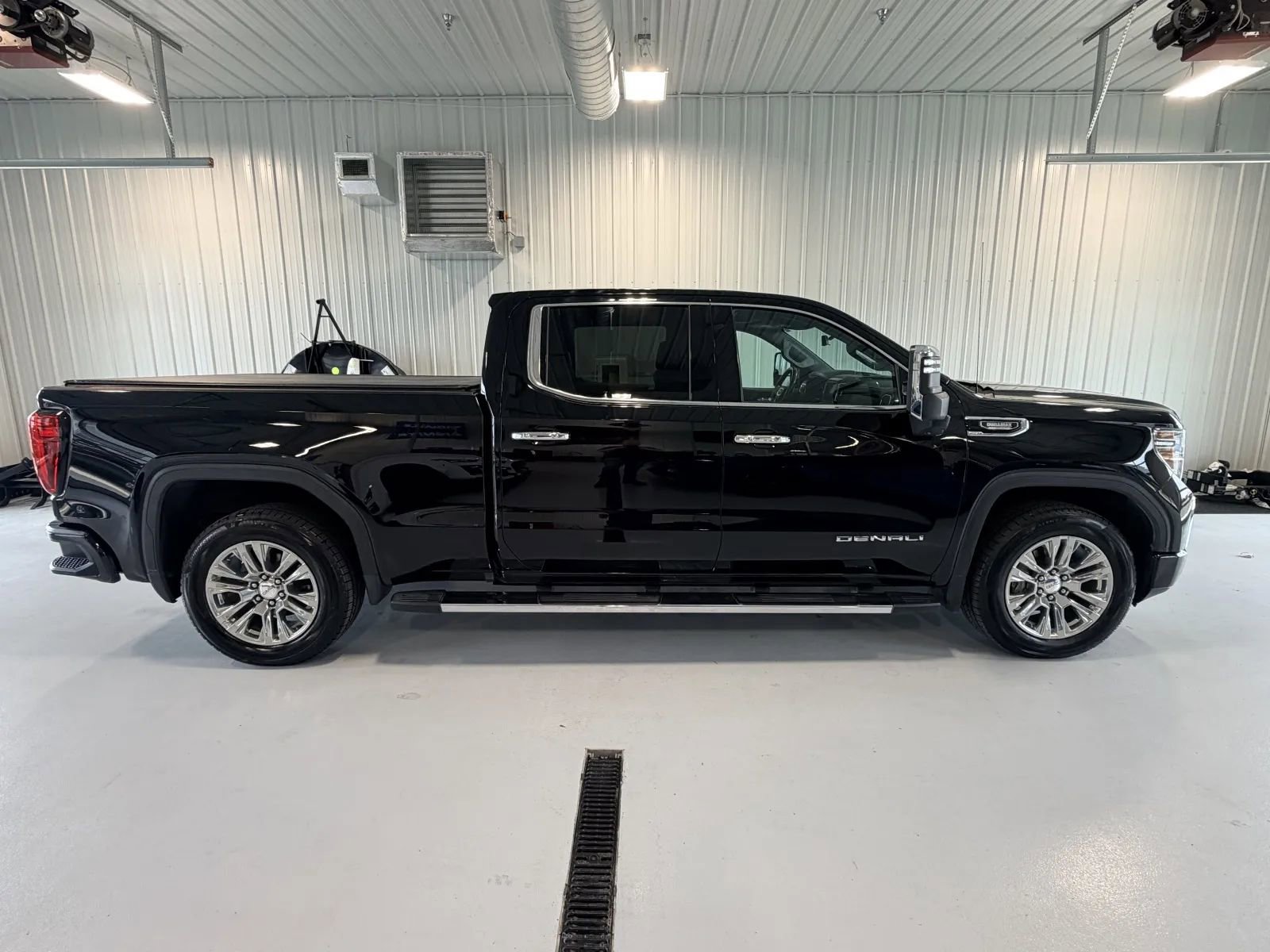 Used 2021 GMC Sierra 1500 Denali w/ Technology Package AWD/4WD image 2