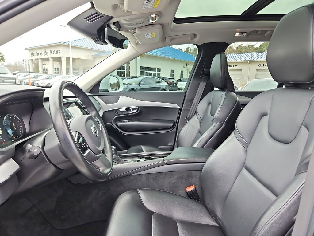 Used 2022 Volvo XC90 T5 Momentum image 24