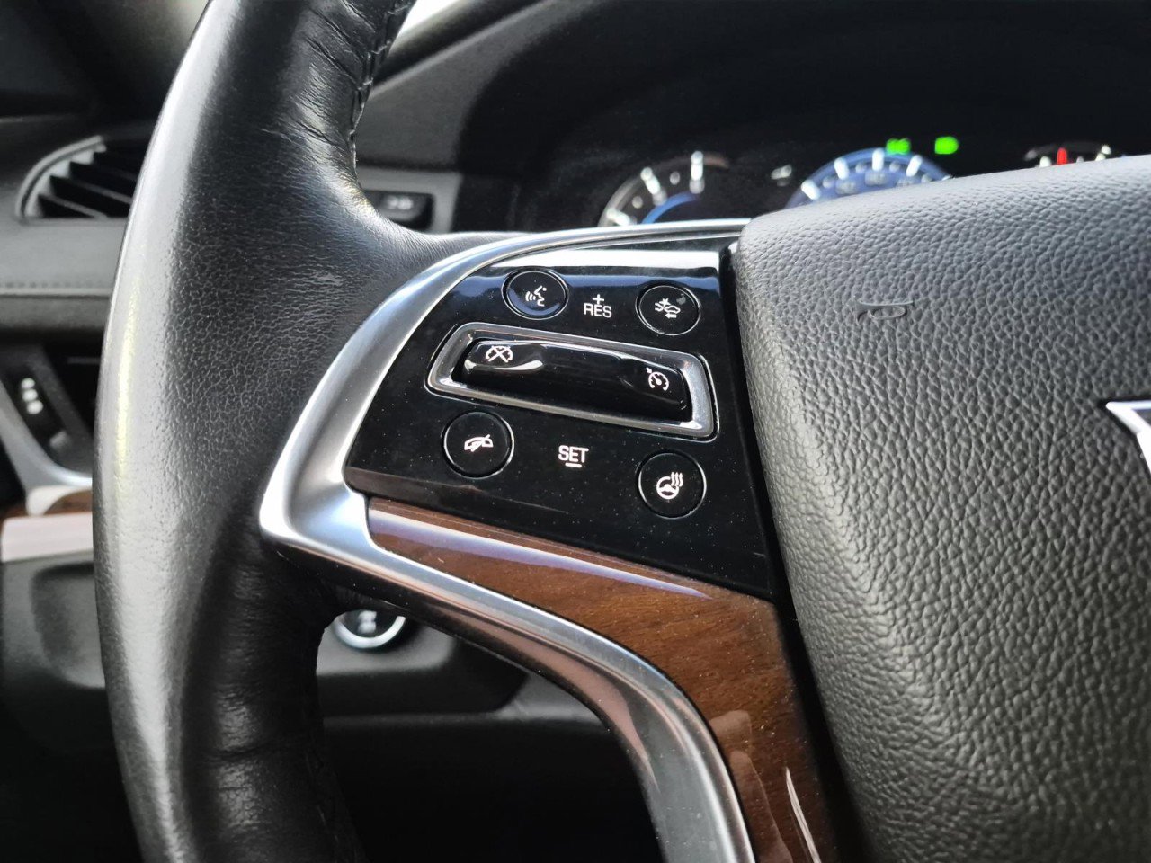 Certified 2020 Cadillac Escalade Premium Luxury image 24