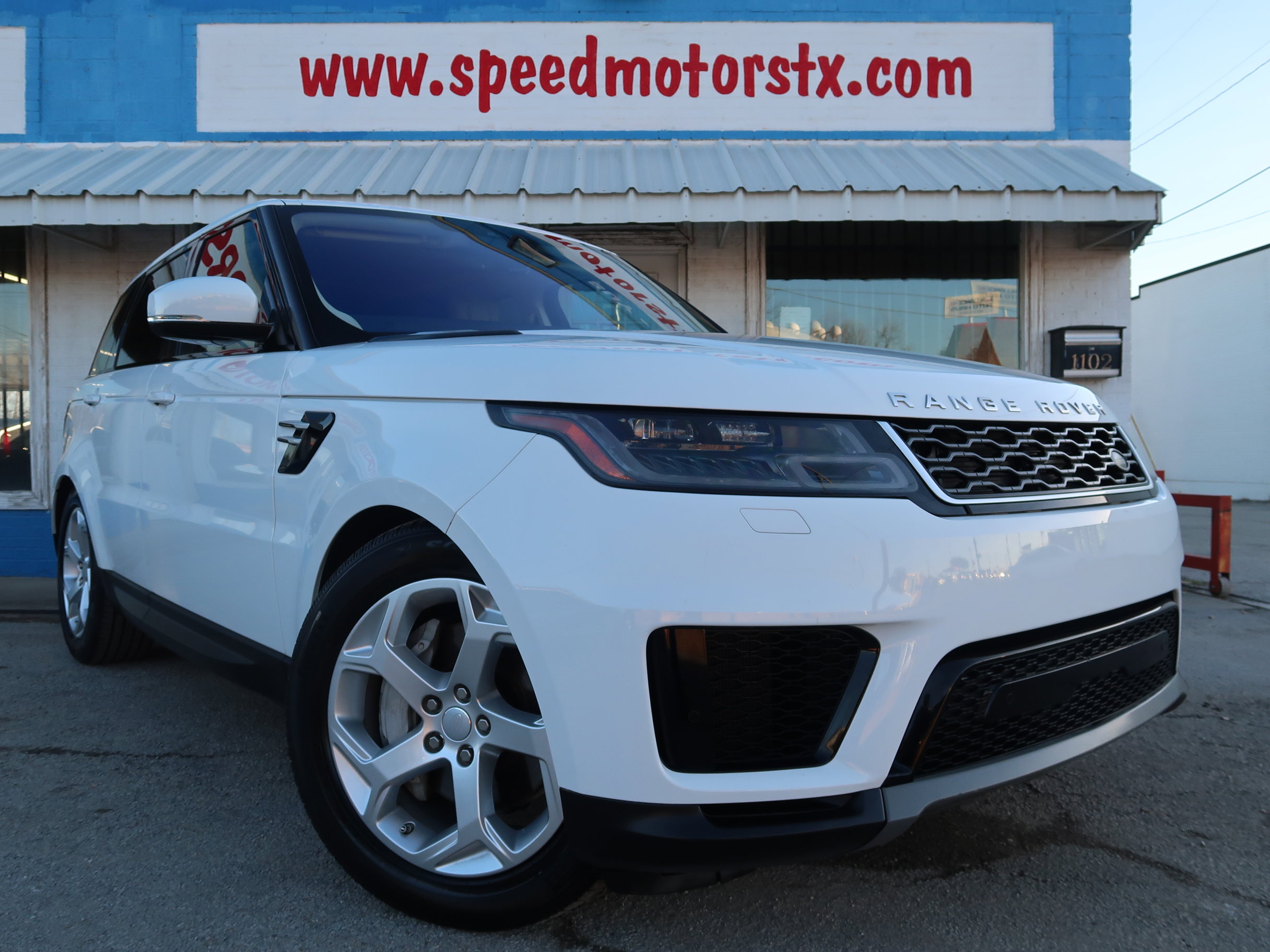 Used 2018 Land Rover Range Rover Sport SE image 2