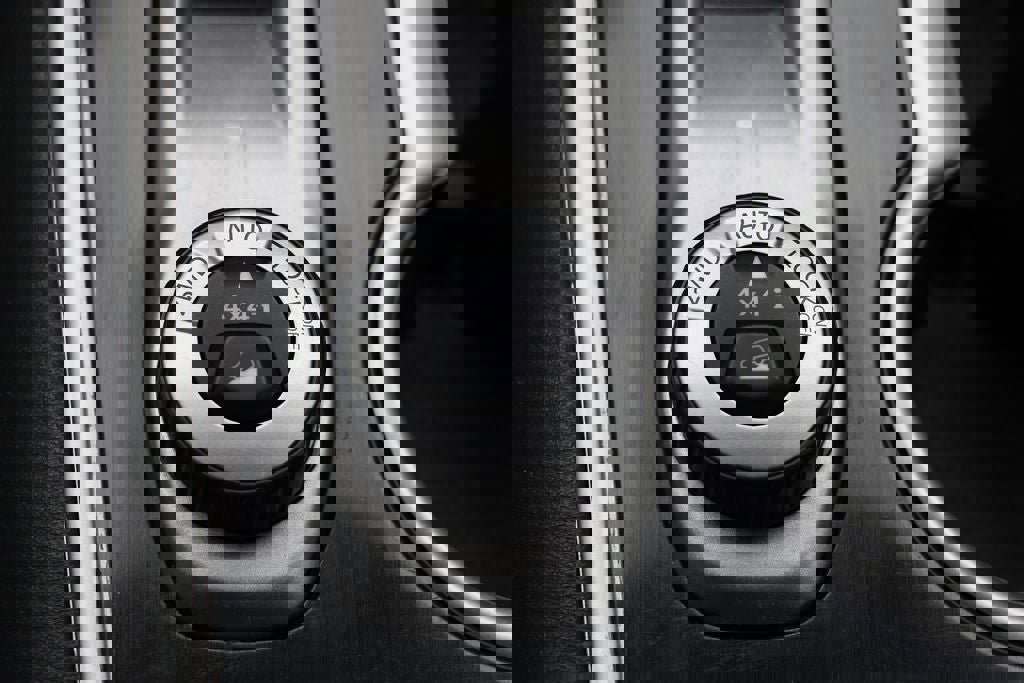 Used 2020 Nissan Pathfinder SV image 26