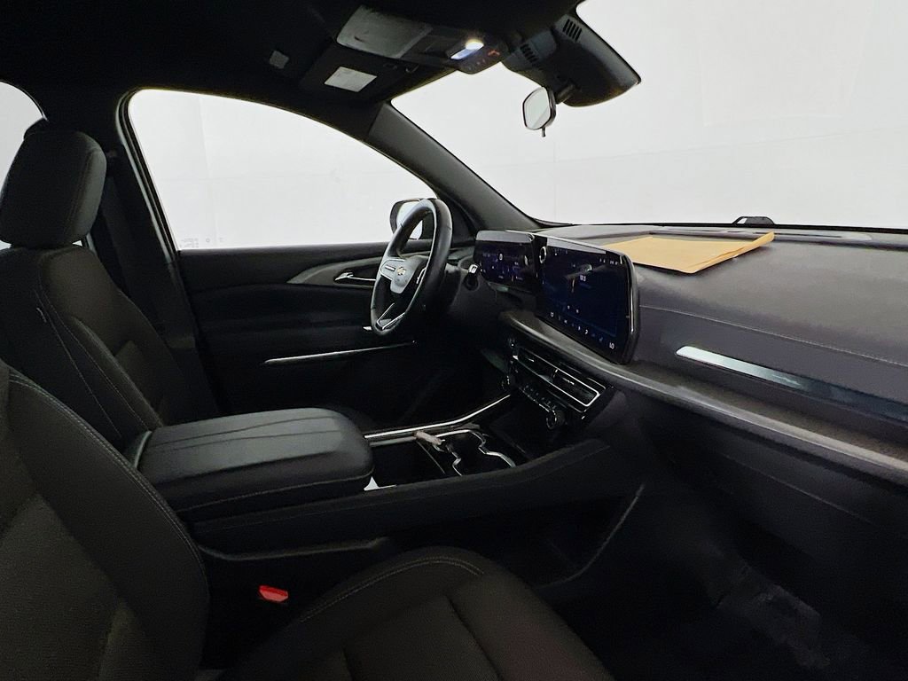 Used 2025 Chevrolet Traverse LT FWD image 10