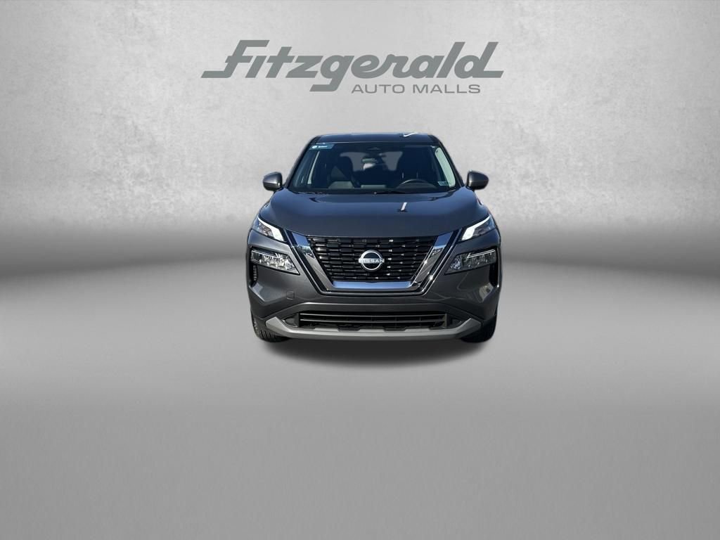 Used 2023 Nissan Rogue SV image 2