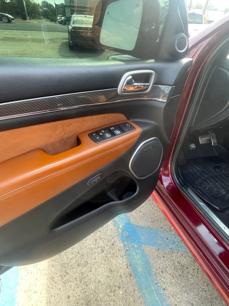 Used 2017 Jeep Grand Cherokee SRT image 15