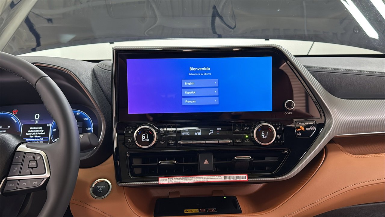 New 2026 Toyota Highlander Platinum image 10