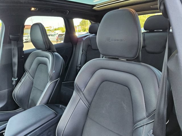 Used 2019 Volvo XC60 T5 R-Design w/ Protection Package AWD/4WD image 18
