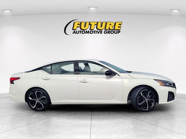 Certified 2024 Nissan Altima 2.5 SR image 3