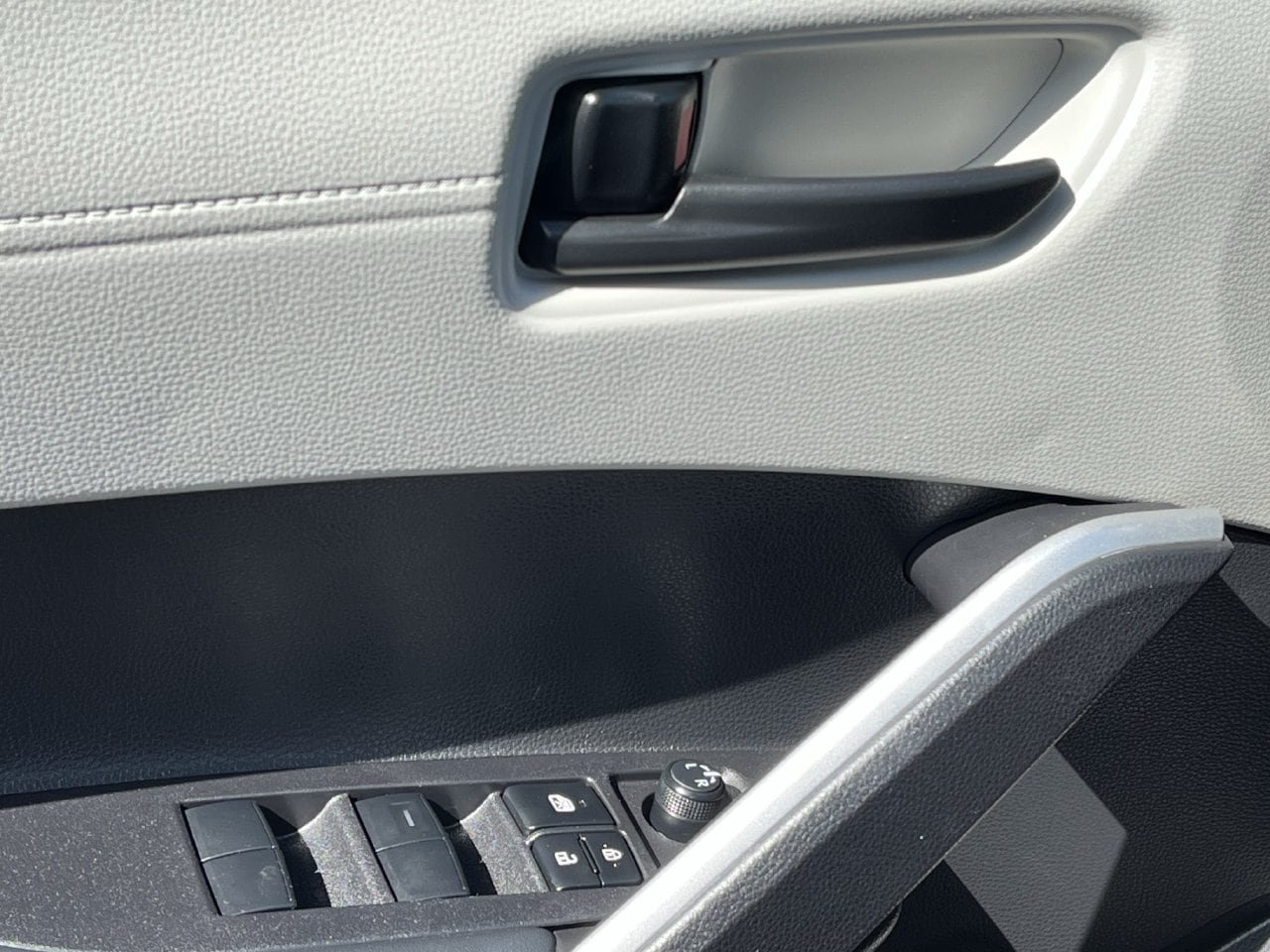 Used 2025 Toyota Corolla Cross L FWD image 21