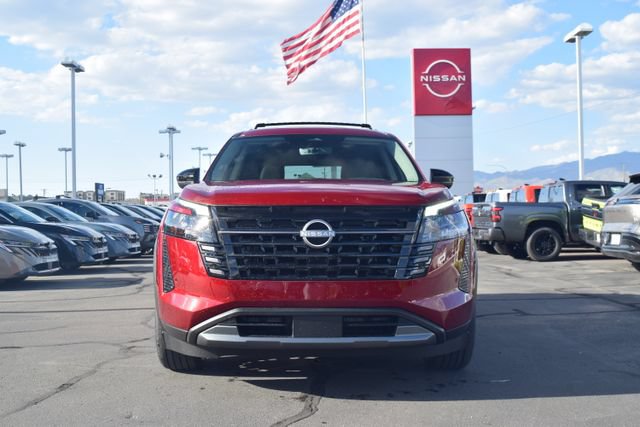 New 2026 Nissan Pathfinder Platinum w/ Cargo Package