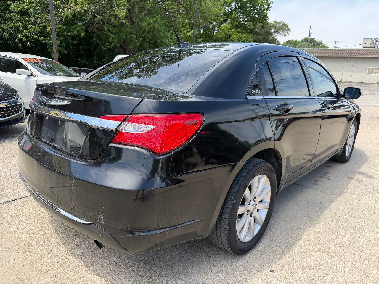 Used 2011 Chrysler 200 Touring FWD image 7
