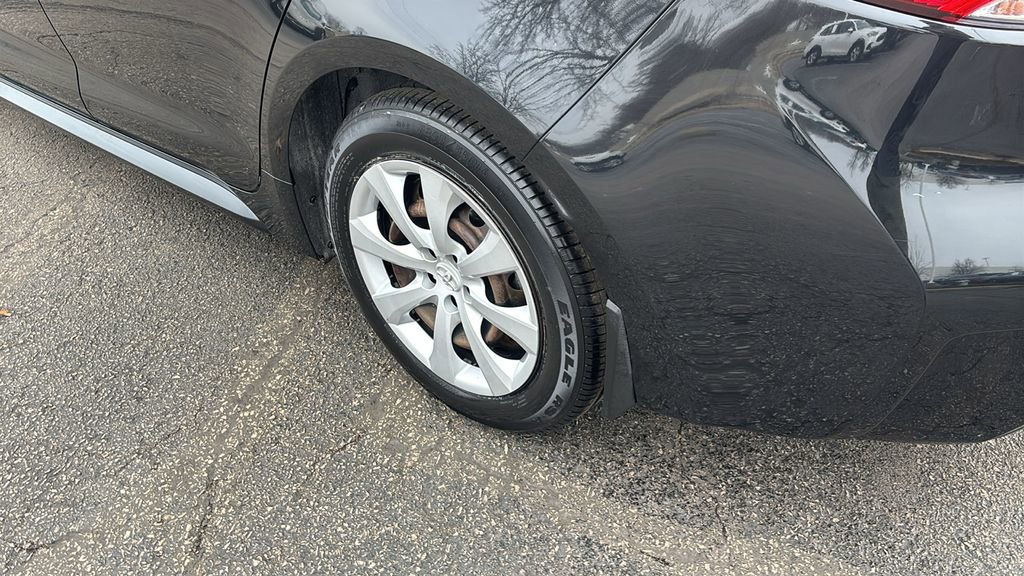 Used 2021 Toyota Corolla LE image 9