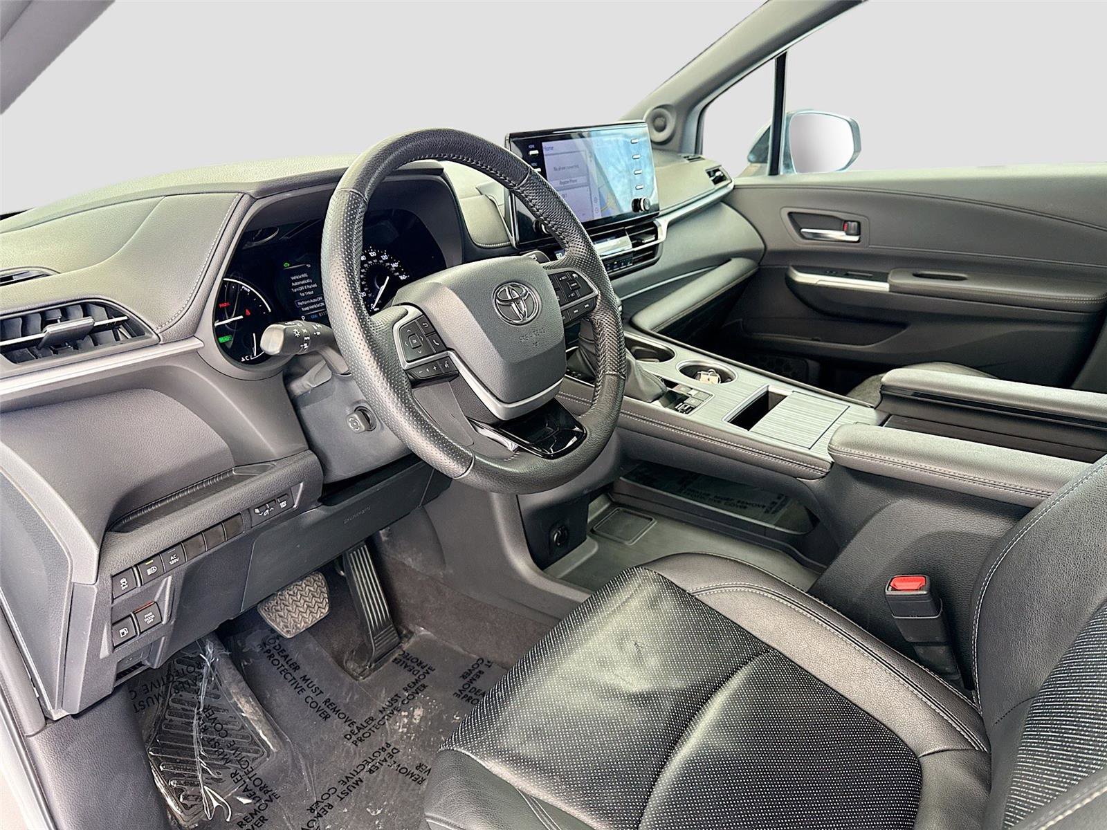 Used 2023 Toyota Sienna XSE image 9