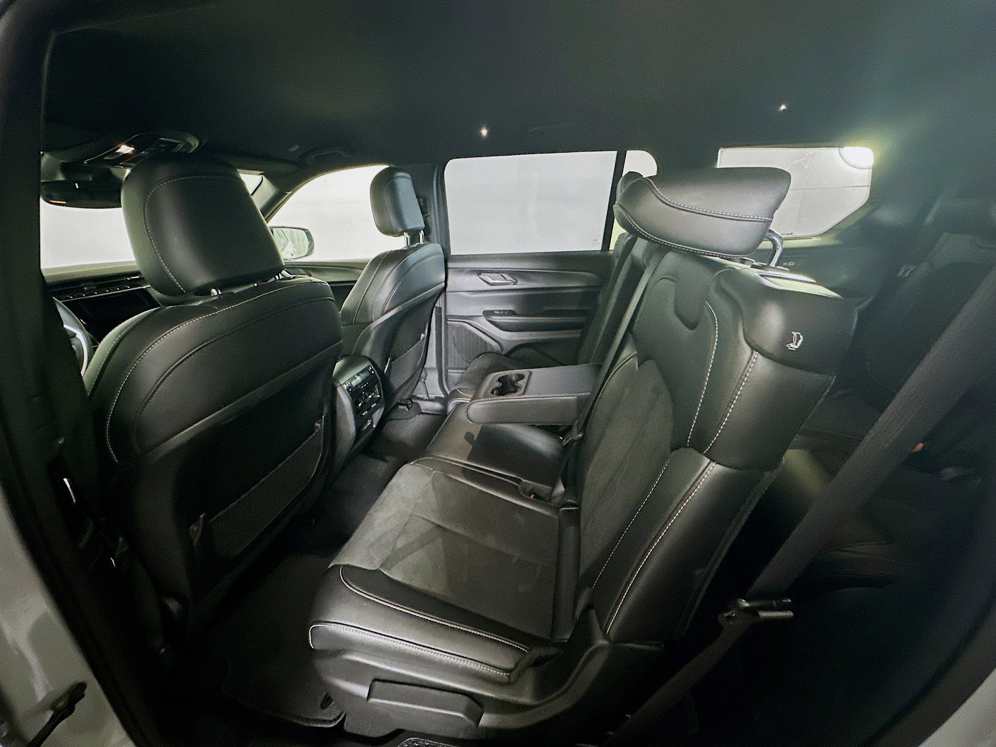 Used 2024 Jeep Grand Cherokee L Laredo image 29