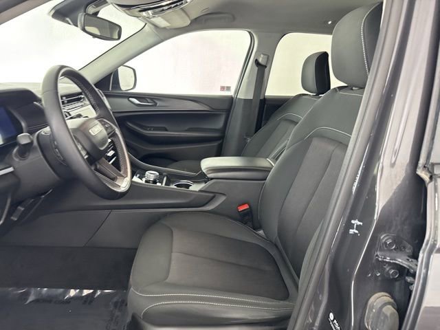 Used 2024 Jeep Grand Cherokee Laredo AWD/4WD image 21