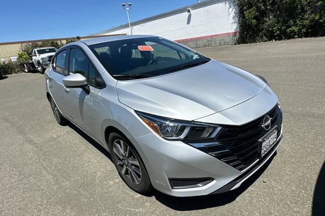 Used 2023 Nissan Versa SV FWD image 2
