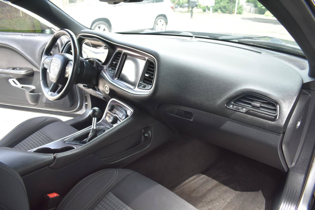 Used 2015 Dodge Challenger R/T w/ Quick Order Package 22B R/T RWD image 21
