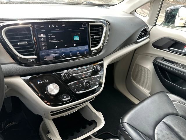 Used 2024 Chrysler Pacifica Touring-L image 33