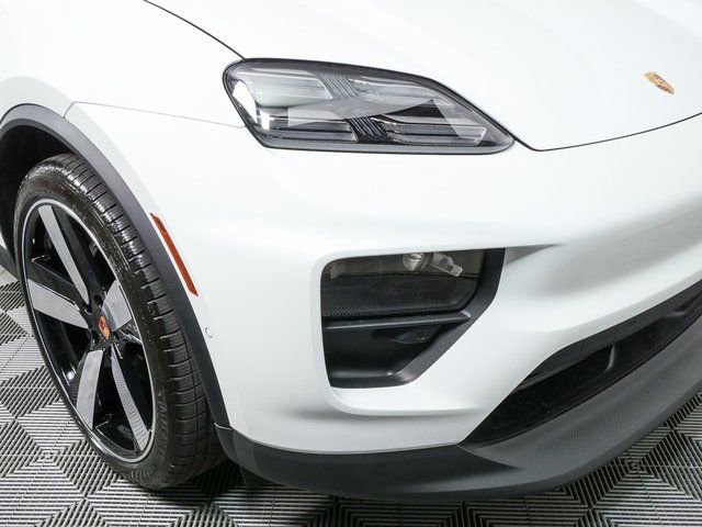 New 2026 Porsche Macan 4 Electric image 38