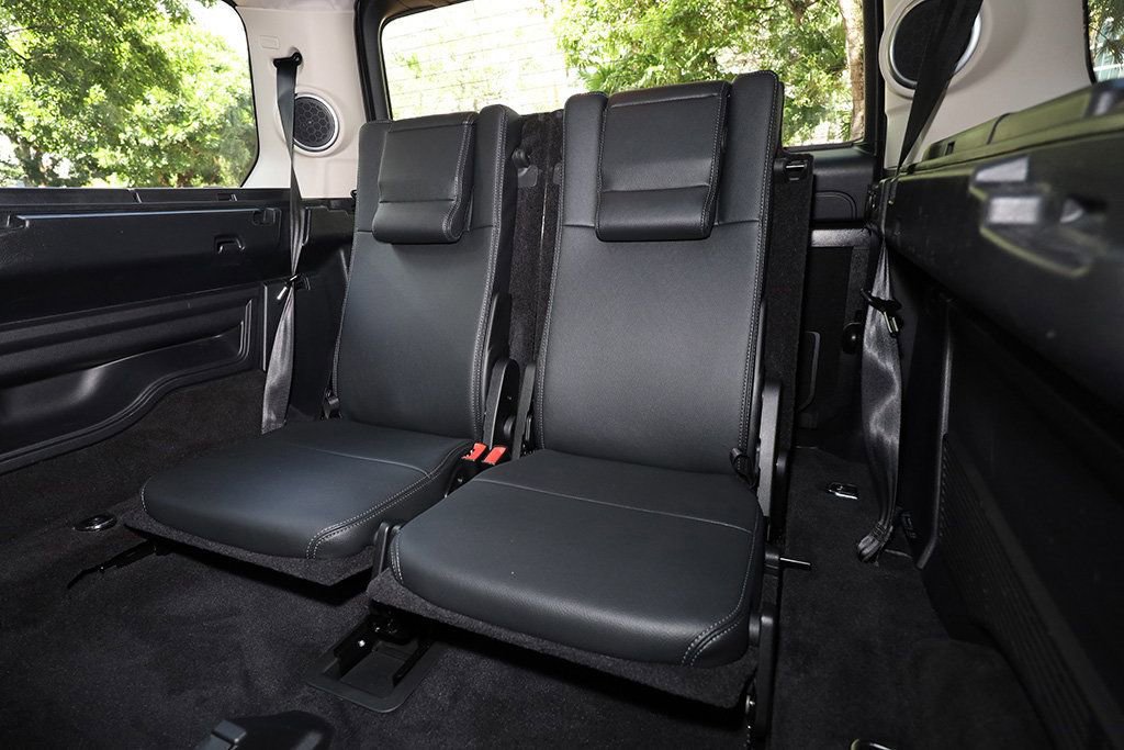 Used 2015 Land Rover LR4 HSE image 35