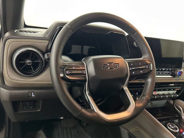 Used 2025 Chevrolet Colorado ZR2 w/ Technology Package AWD/4WD image 8