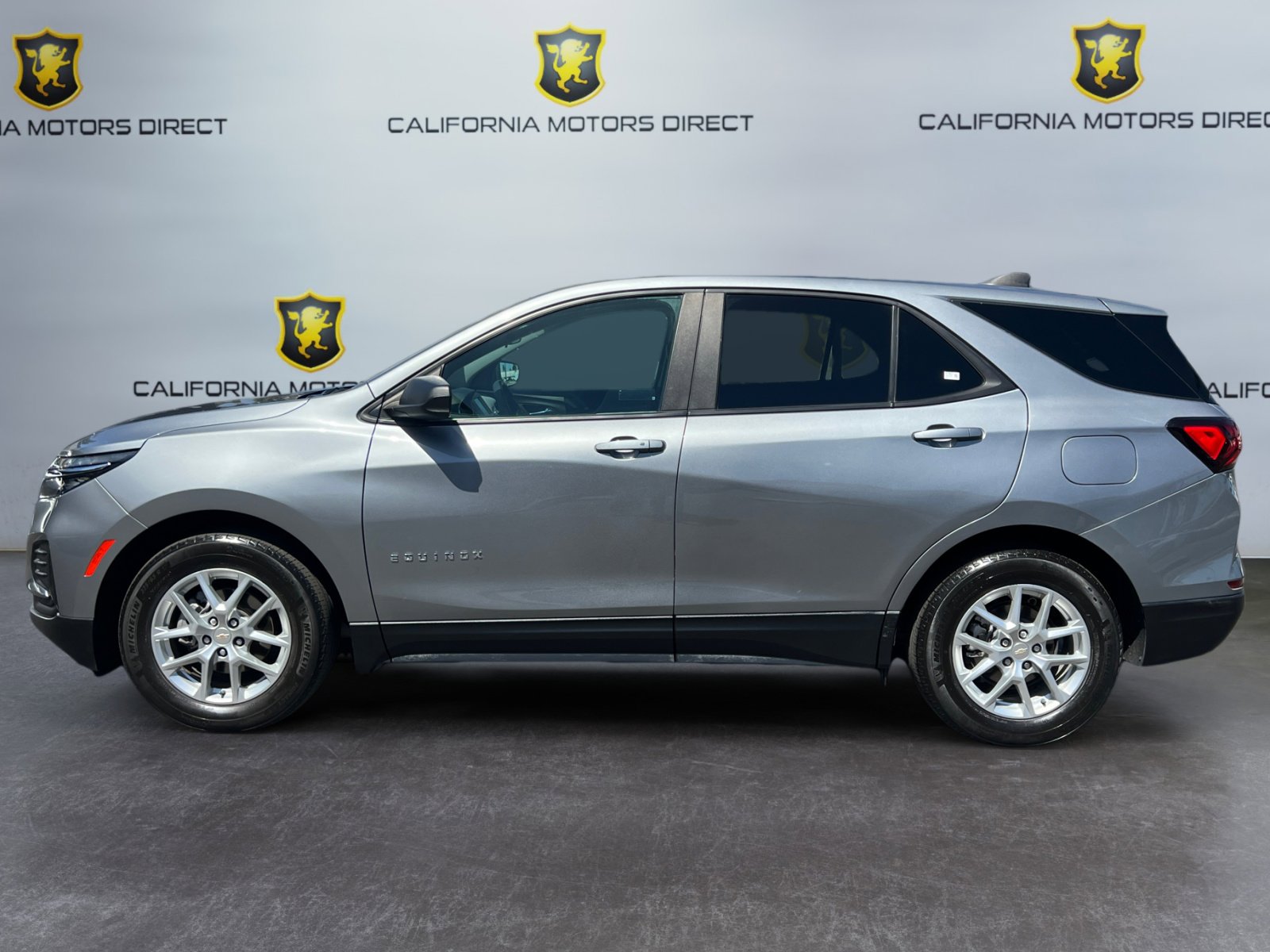 Used 2024 Chevrolet Equinox LS w/ LS Convenience Package FWD image 2