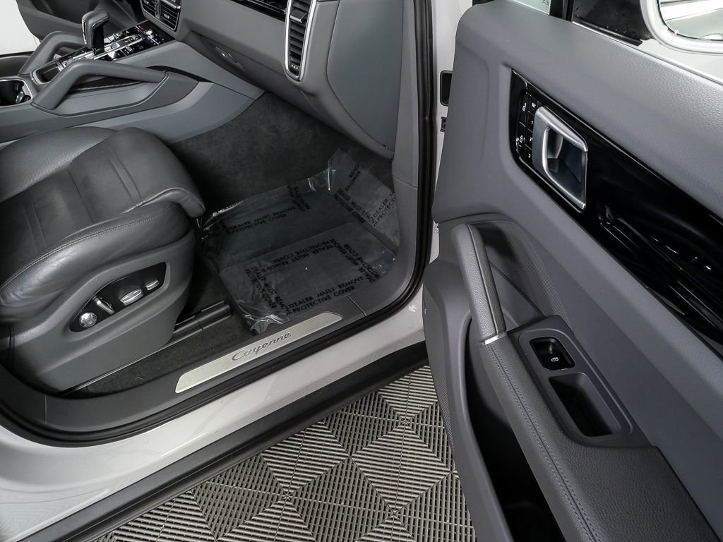 Used 2020 Porsche Cayenne image 26