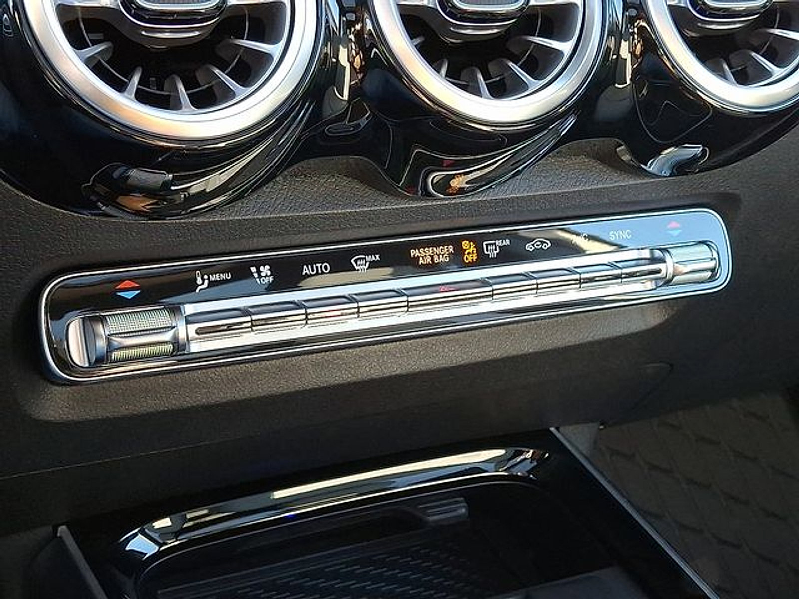 Used 2026 Mercedes-Benz GLB 250 4MATIC image 15