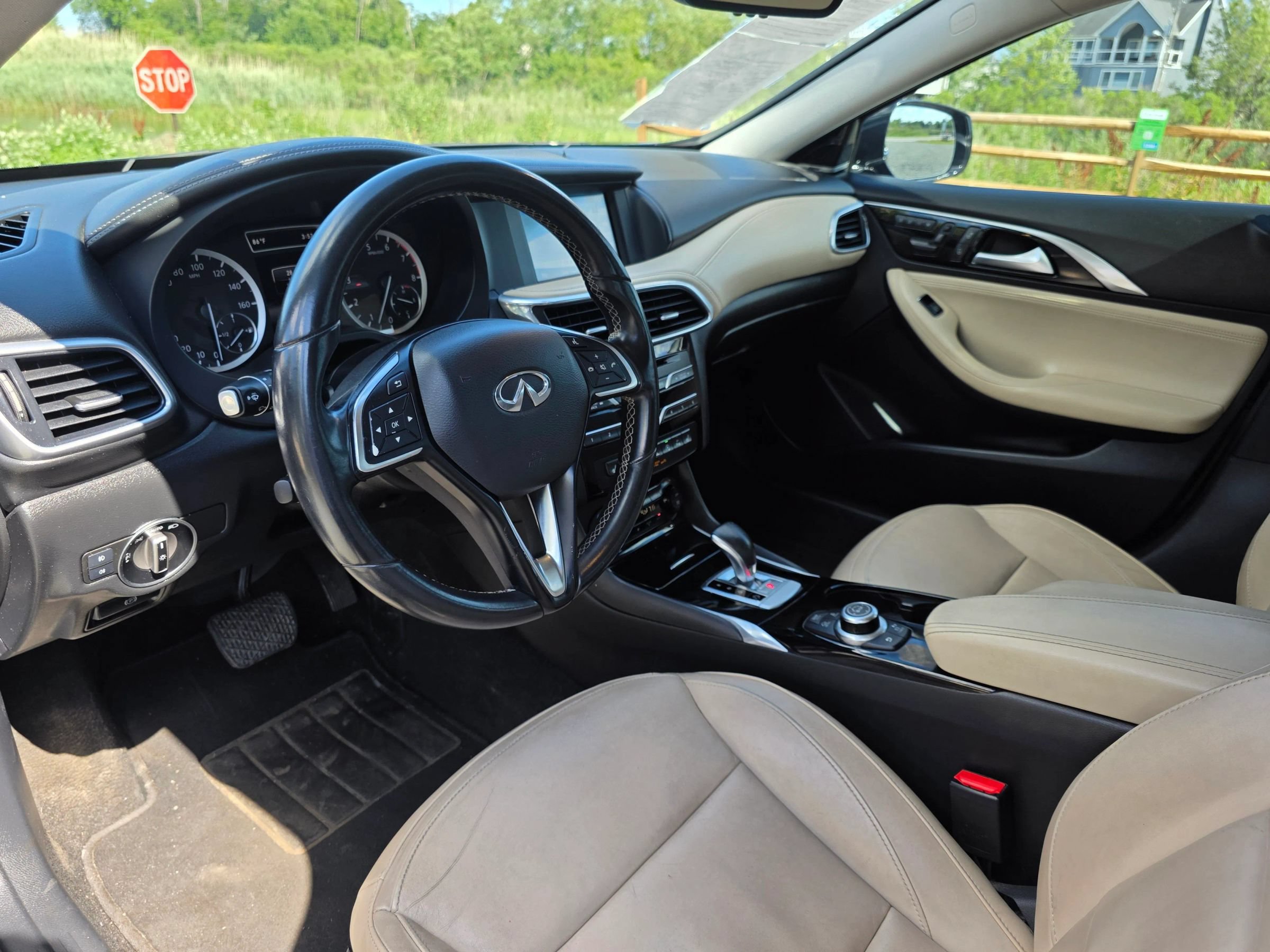 Used 2018 INFINITI QX30 AWD image 10