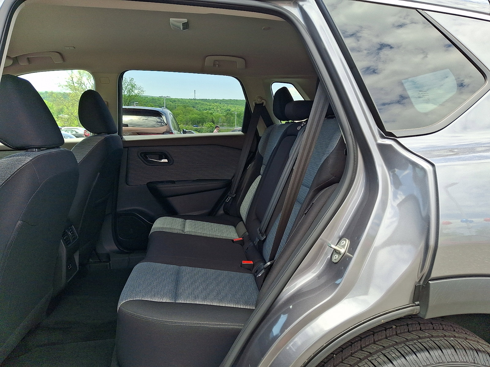 Used 2023 Nissan Rogue SV AWD/4WD image 10